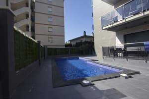 thumbnail: Outdoor pool