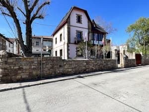 thumbnail: Front of property