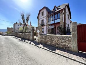 thumbnail: Front of property