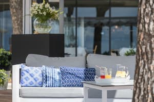 thumbnail: Bar (on property)