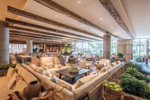 thumbnail: Bar (on property)