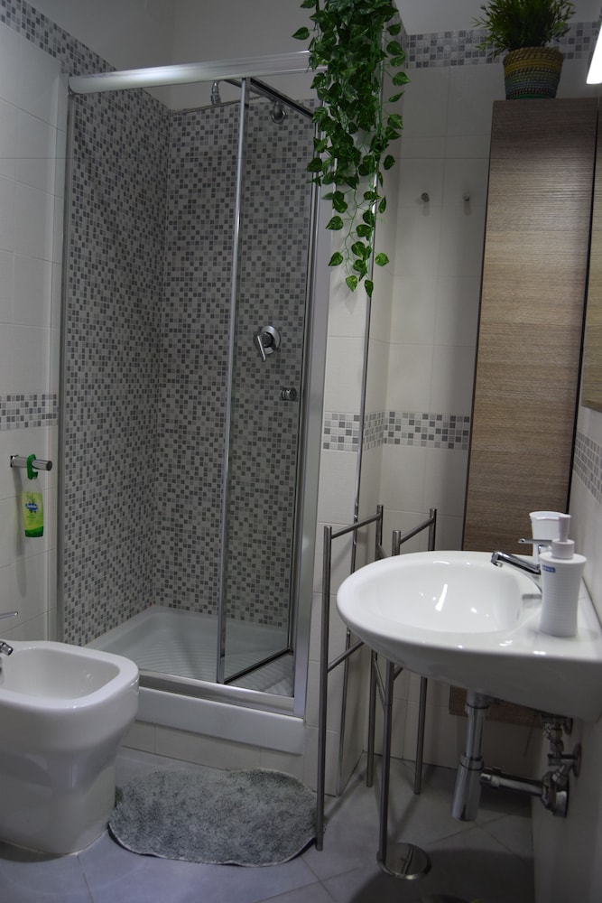 Bathroom shower