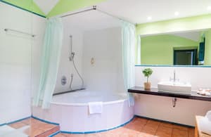 thumbnail: Front of property