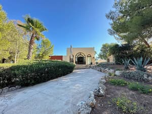 thumbnail: Exterior