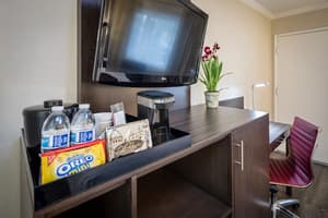 thumbnail: In-room business center