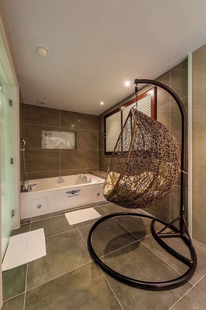 Private spa tub