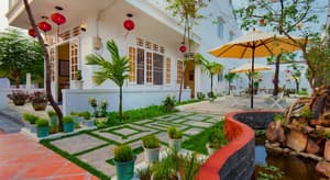 thumbnail: Interior entrance