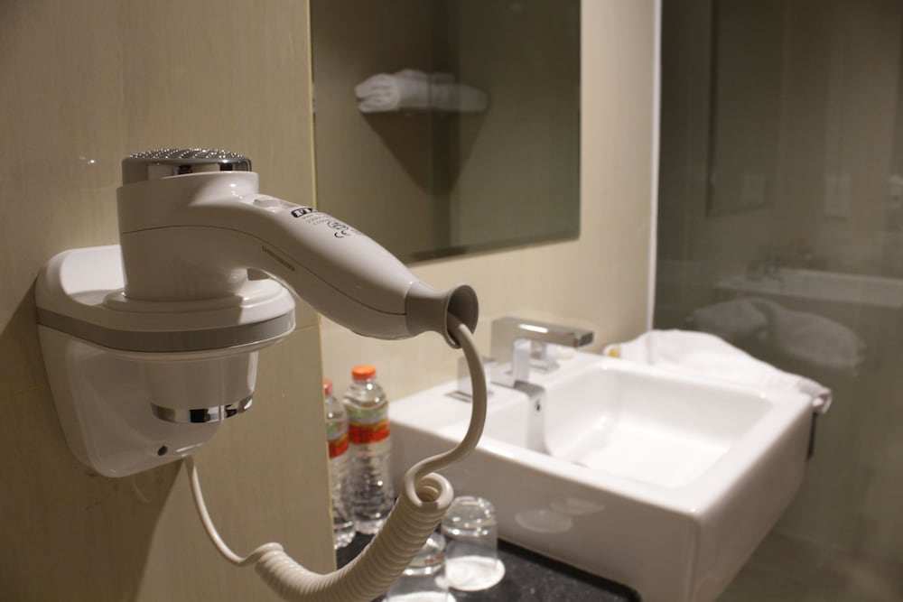 Bathroom sink
