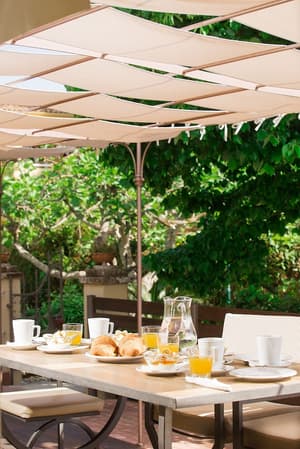 thumbnail: Breakfast area