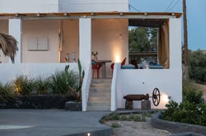 thumbnail: Exterior detail