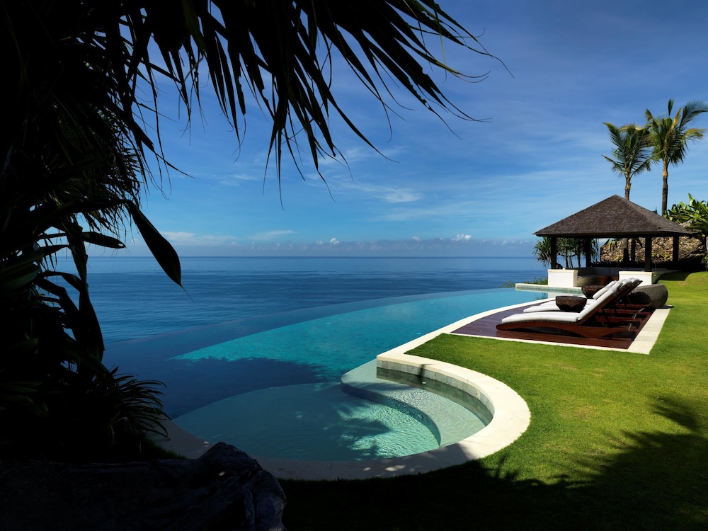 Infinity pool