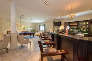 thumbnail: Bar (on property)