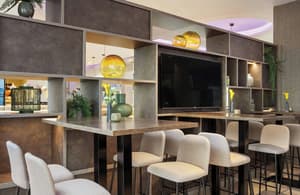 thumbnail: Bar (on property)