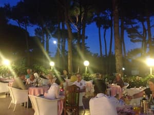 thumbnail: Outdoor dining