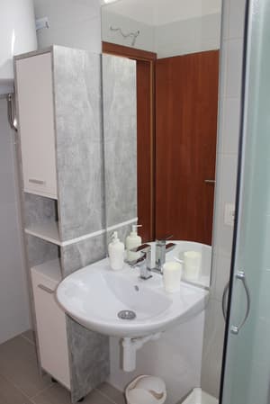 thumbnail: Bathroom sink