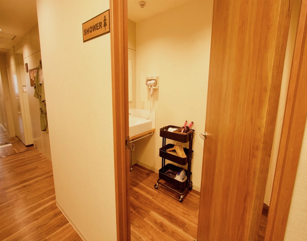 Bathroom amenities