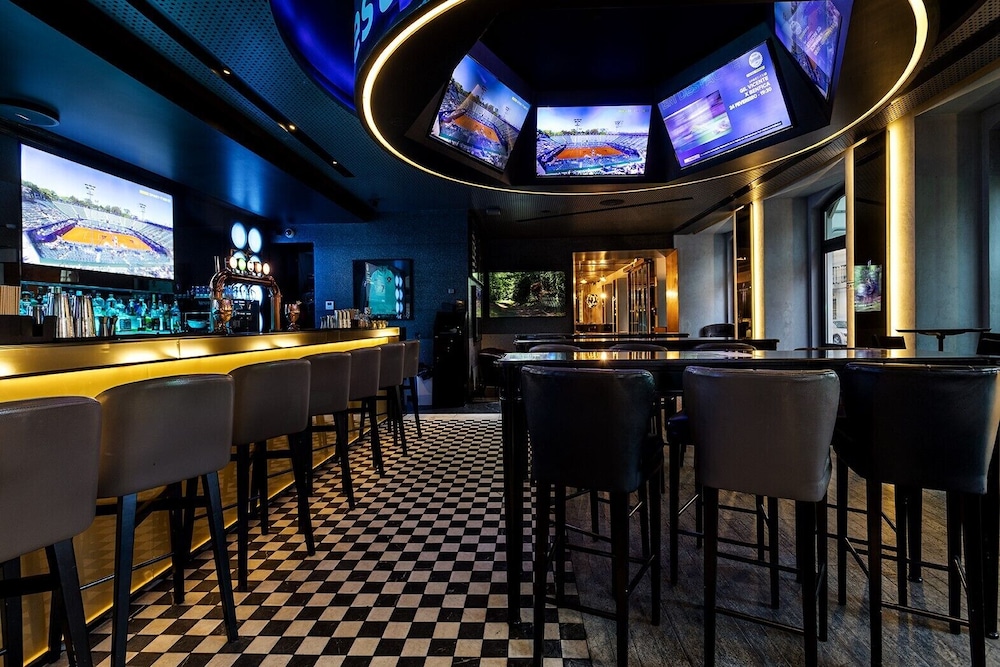 Sports bar