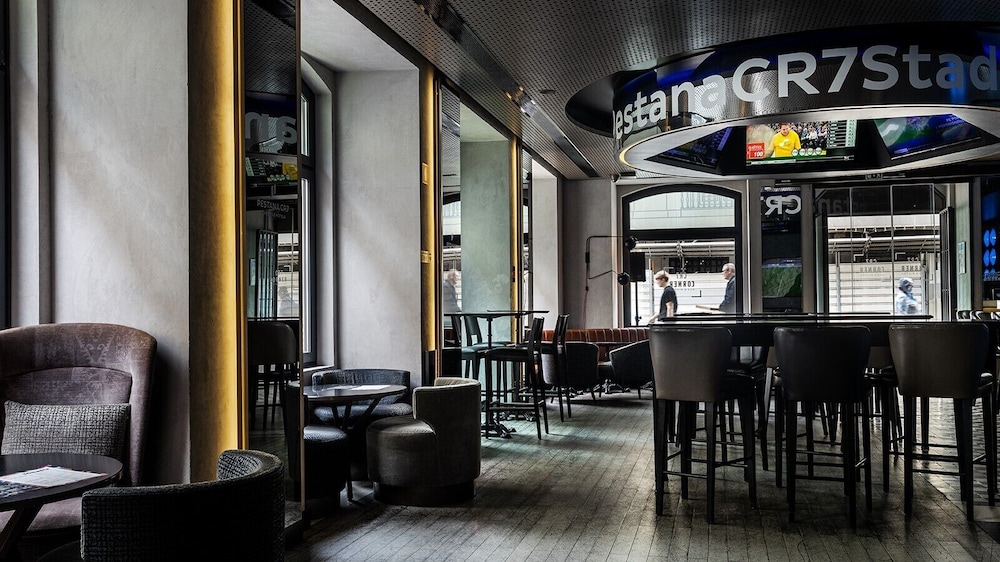Sports bar
