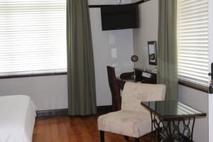 thumbnail: In-room business center