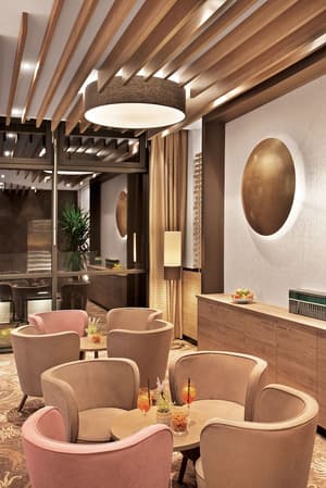 thumbnail: Bar (on property)