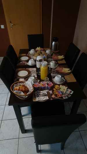 thumbnail: Breakfast area