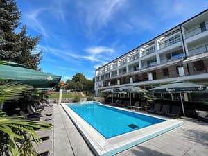 thumbnail: Outdoor pool