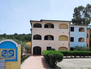 thumbnail: Exterior