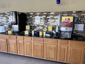 thumbnail: Breakfast area