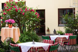 thumbnail: Outdoor dining