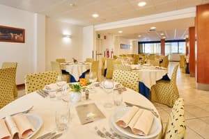 thumbnail: Restaurant