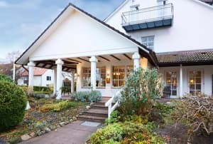 thumbnail: Outdoor dining