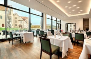 thumbnail: Restaurant