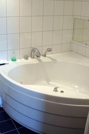 thumbnail: Deep soaking bathtub
