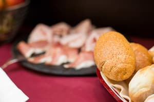 thumbnail: Breakfast area