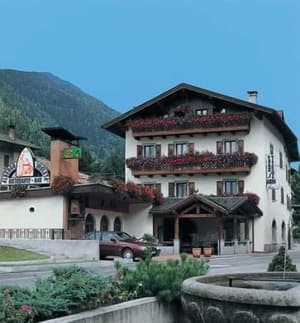 thumbnail: Front of property