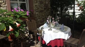 thumbnail: Outdoor dining