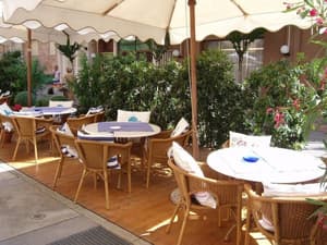 thumbnail: Bar (on property)