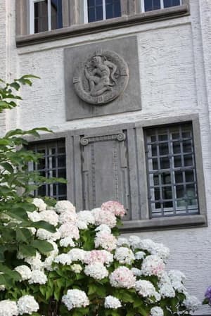 thumbnail: Exterior detail