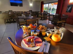 thumbnail: Breakfast area