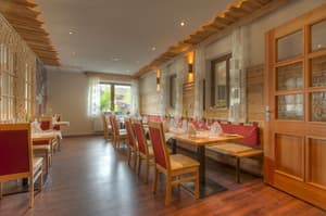 thumbnail: Restaurant