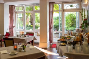 thumbnail: Breakfast area