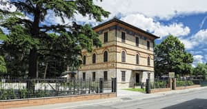 thumbnail: Front of property