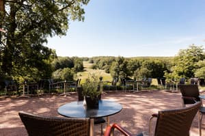 thumbnail: Outdoor dining