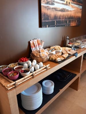 thumbnail: Breakfast area