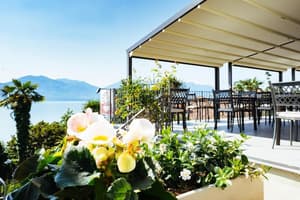 thumbnail: Outdoor dining