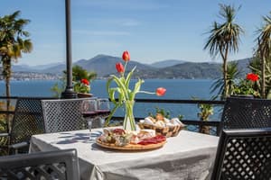 thumbnail: Outdoor dining