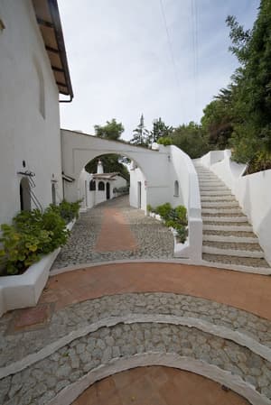 thumbnail: Exterior