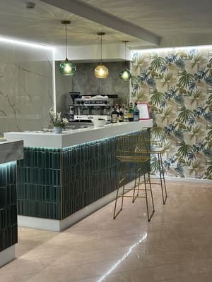 thumbnail: Bar (on property)