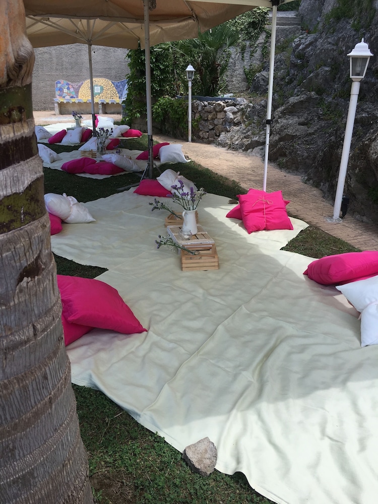 Children's play area - outdoor