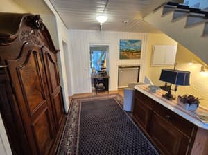 thumbnail: Interior entrance